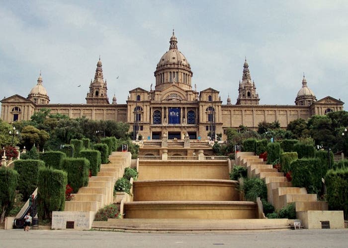 Vista general de la entrada del Museo de Arte Nacional de Cataluña