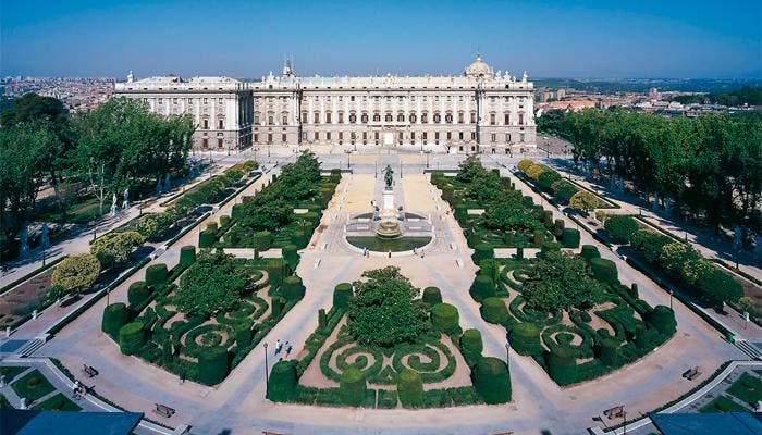 Vista aerea de la Plaza de Oriente en Madrid
