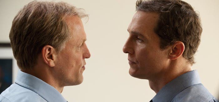 Woody Harrelson y Matthew McConaughey en un fotograma del capítulo 6 de la 1ª Temporada de _True Detective_.